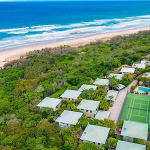 https://the-retreat-beach-houses.queenslandhotels.net